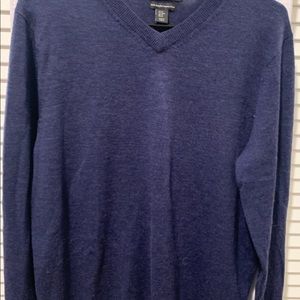 Beautiful Preworn womens Tahari Sweater